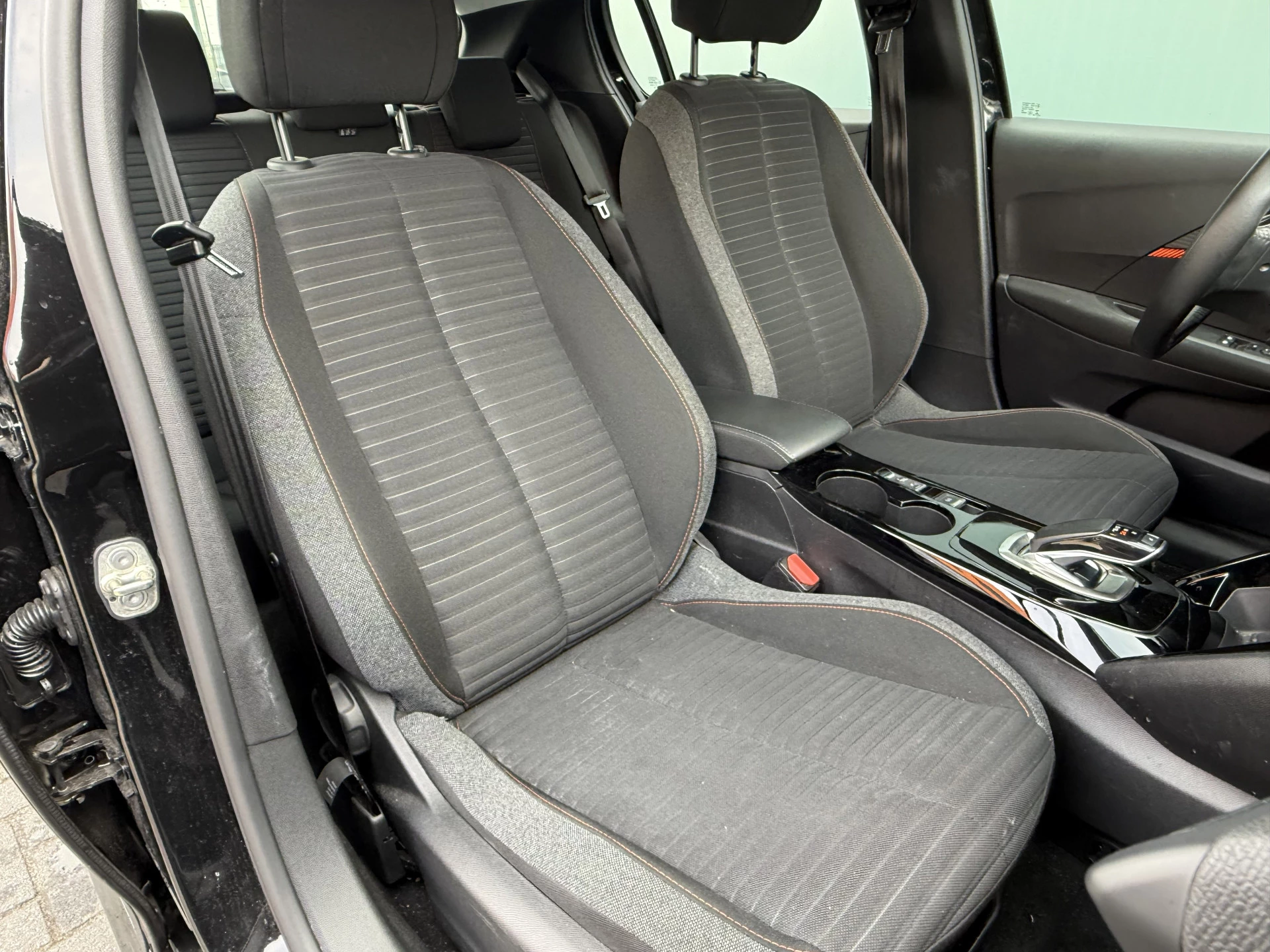 Hoofdafbeelding Peugeot e-208