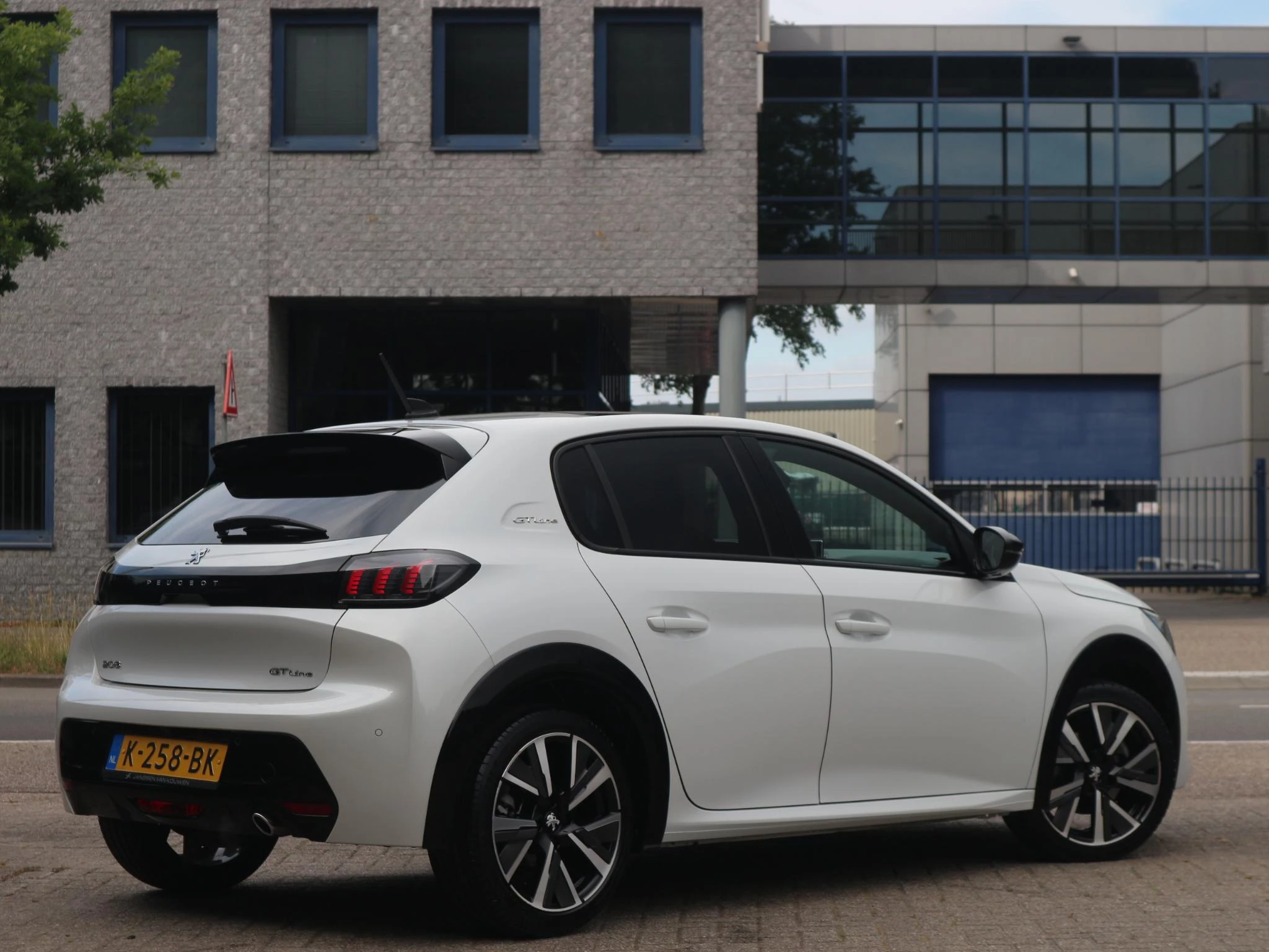 Hoofdafbeelding Peugeot 208
