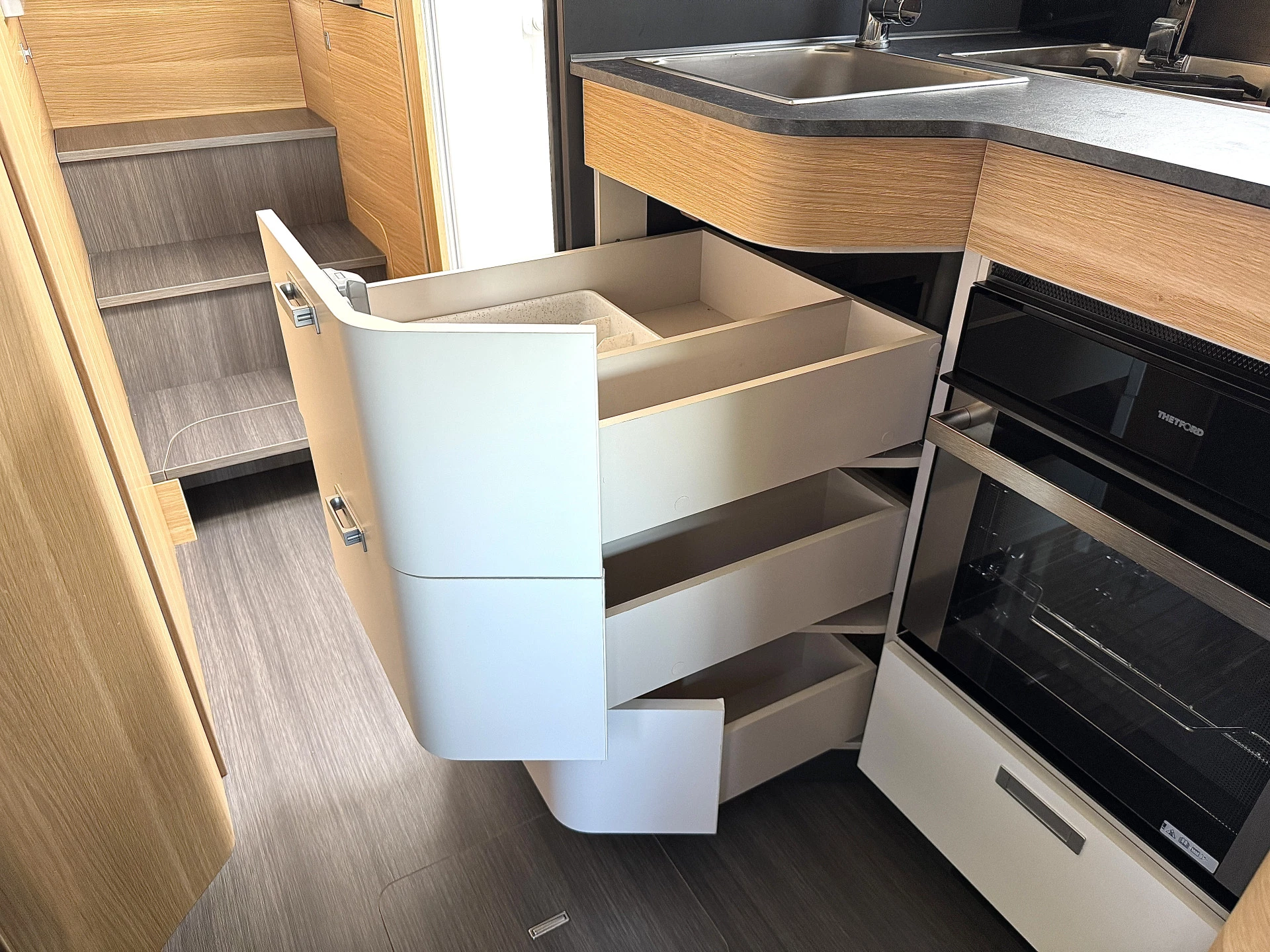 Hoofdafbeelding Adria CORAL 670 SL