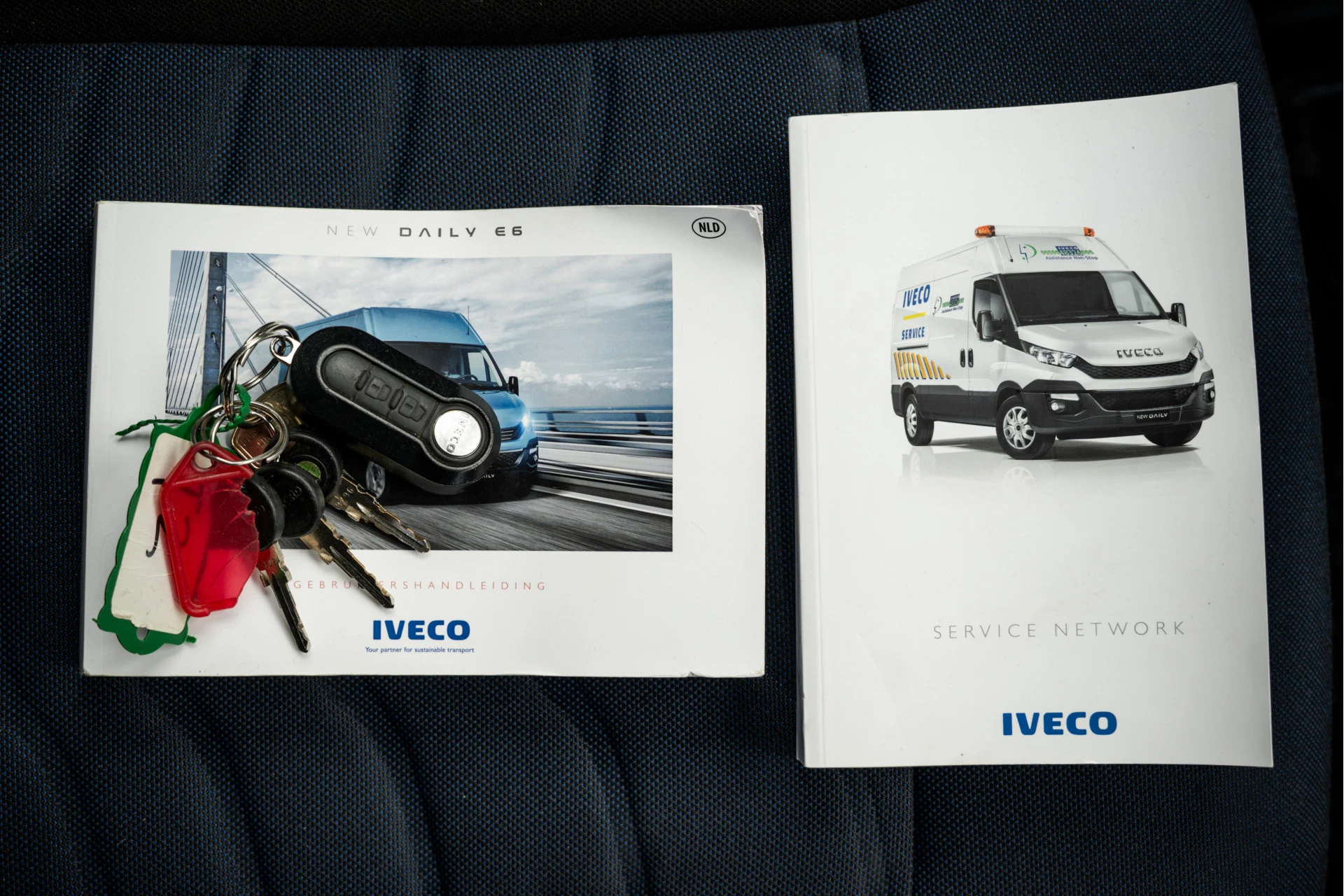 Hoofdafbeelding Iveco 40C18 3.0L 180PK | Camperkandidaat | 1ste Eigenaar | Automaat | Euro 6 | Camera | 3.5T Trekgwicht