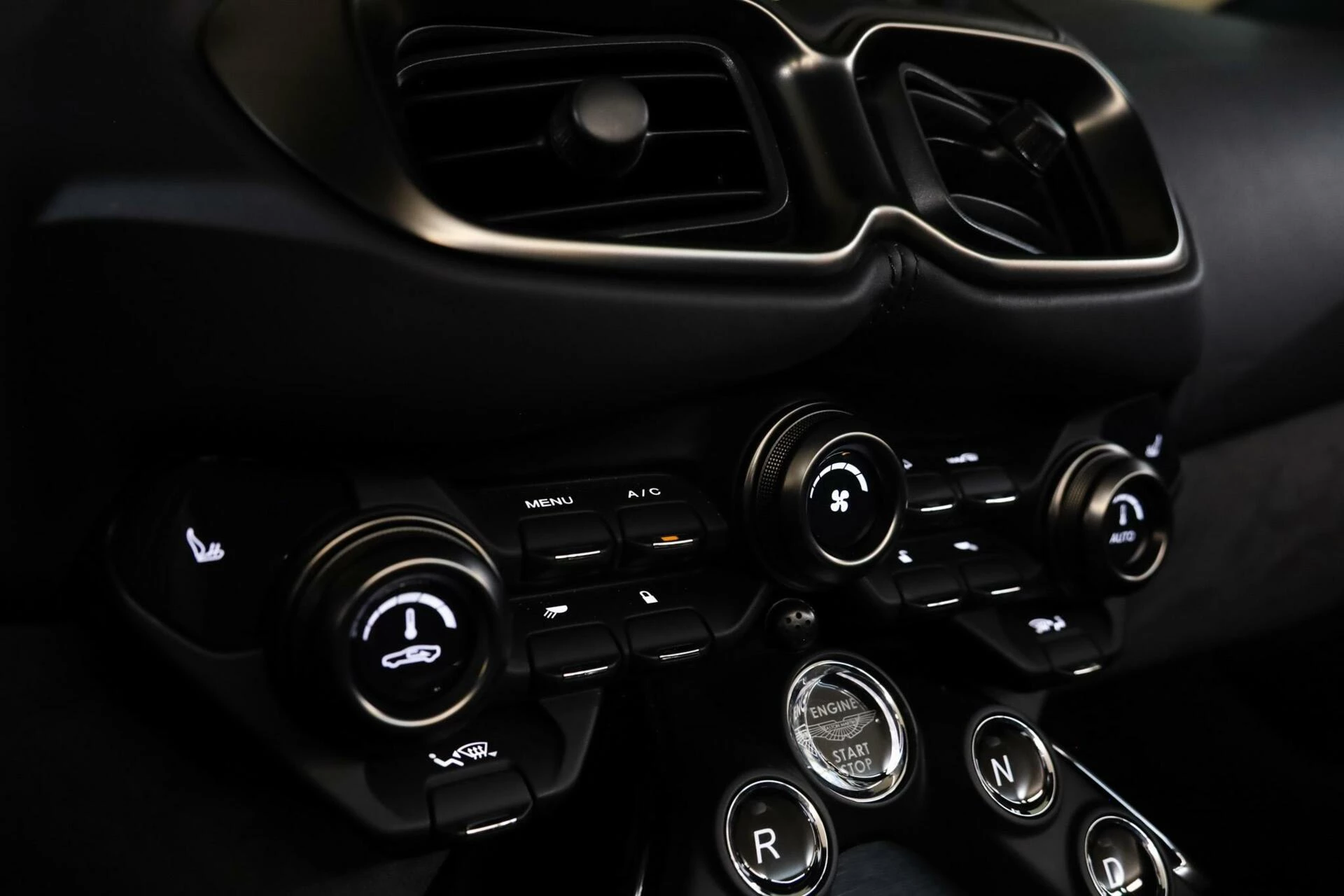 Hoofdafbeelding Aston Martin V8 Vantage