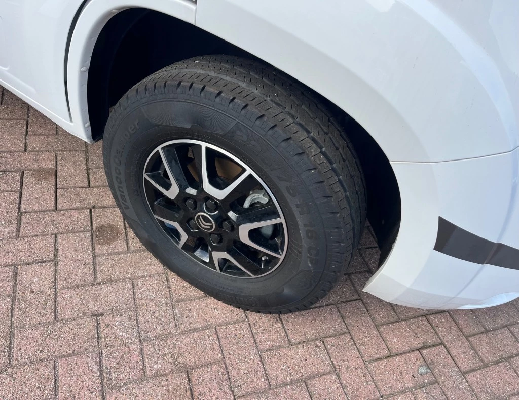 Hoofdafbeelding Sunlight V69 Adventure Ed. Queensbed Zonnepaneel