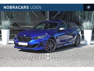 BMW 1 Serie M135i xDrive High Executive Automaat / Panoramadak / M sportstoelen / Adaptieve LED / Active Cruise Control / Comfort Access / Head-Up / Parking Assistant