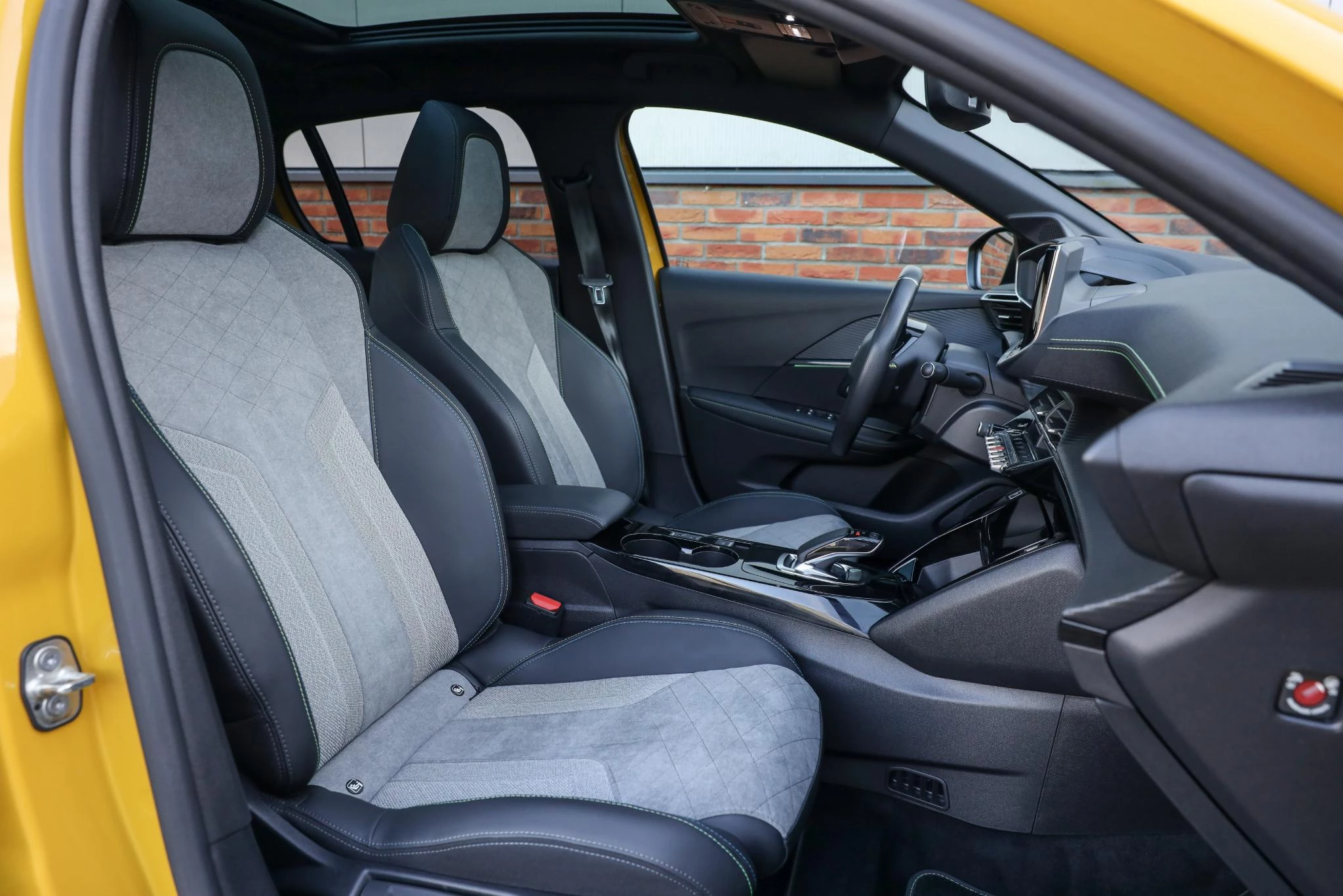 Hoofdafbeelding Peugeot e-208