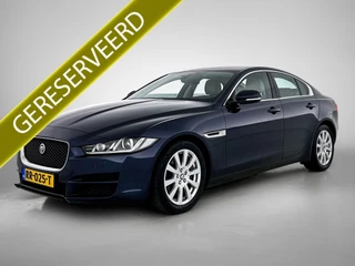 Jaguar XE 2.0 Prestige Automaat / Navigatie / Leder / Cruise-ctr. / Lmv 17"/ Stoelverw. / Camera / Apk 11-2026