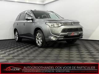 Mitsubishi Outlander 2.0 PHEV instyle Panoramadak, Leder, Camera, Navi, Keyless start, Elektrische achterklep, Cruise control, Stoelverwarming