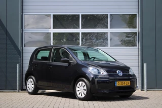 Hoofdafbeelding Volkswagen up! Volkswagen Up! 1.0 BMT move up! Airco/Bluetooth/DAB/Radio.AUX/Elek.Ramen/C.V./1e.Eigenaar/Dealeronderhouden/APK:15-11-2025