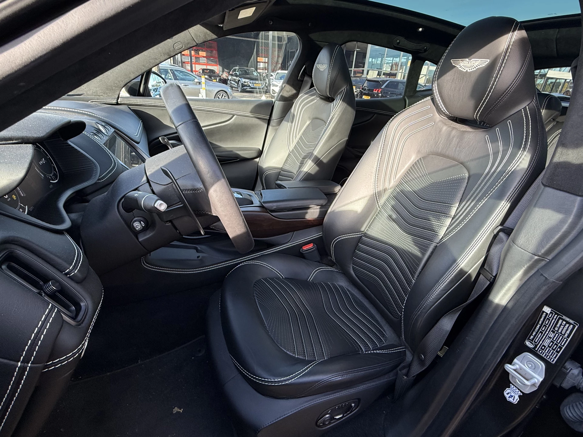 Hoofdafbeelding Aston Martin DBX