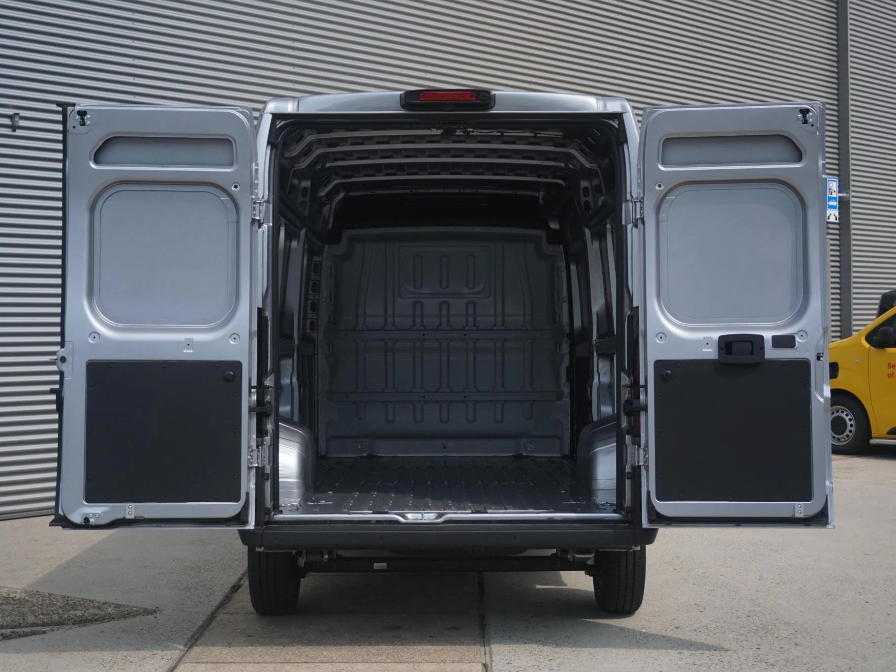 Hoofdafbeelding Peugeot e-Boxer