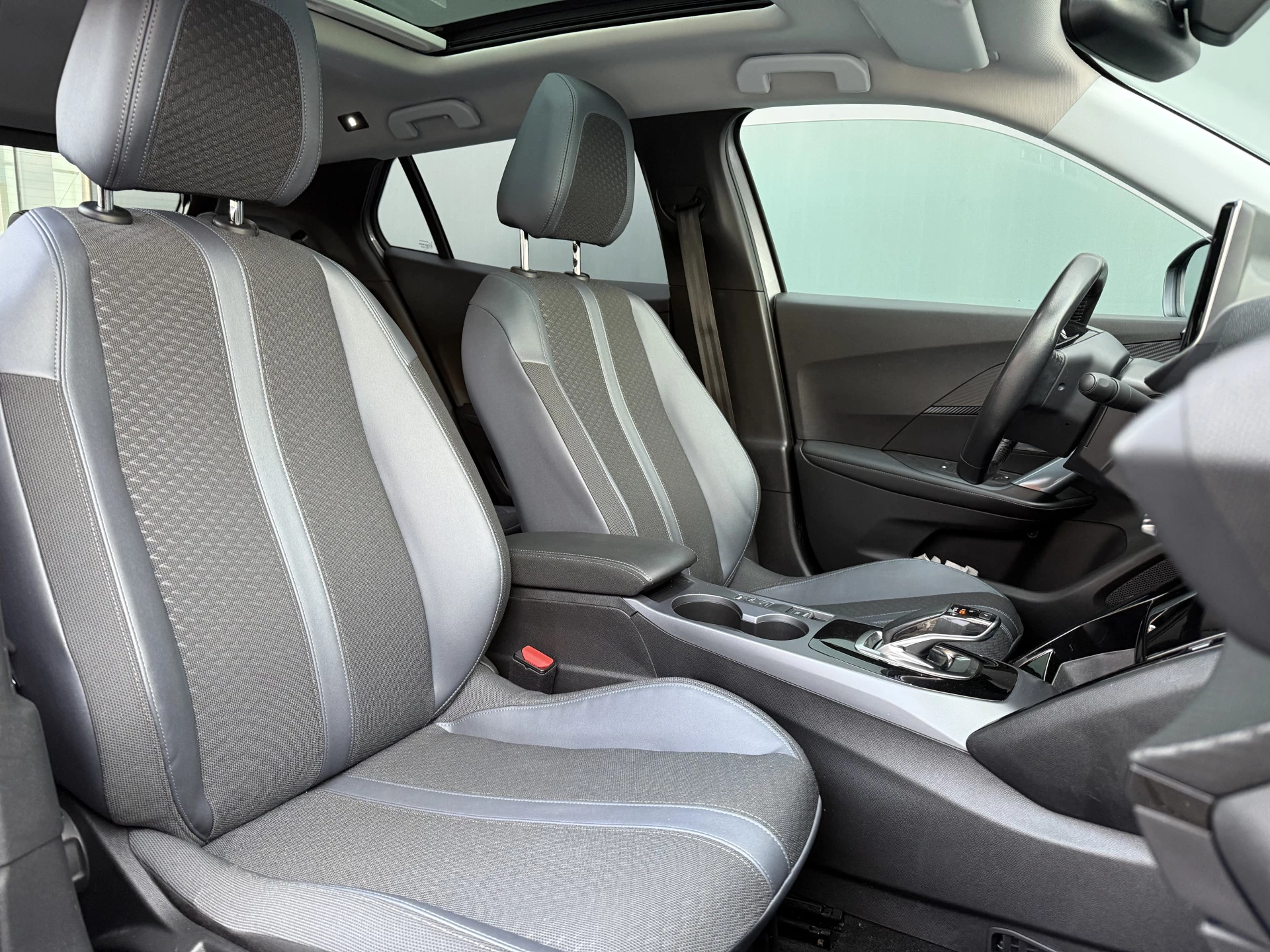 Hoofdafbeelding Peugeot e-2008