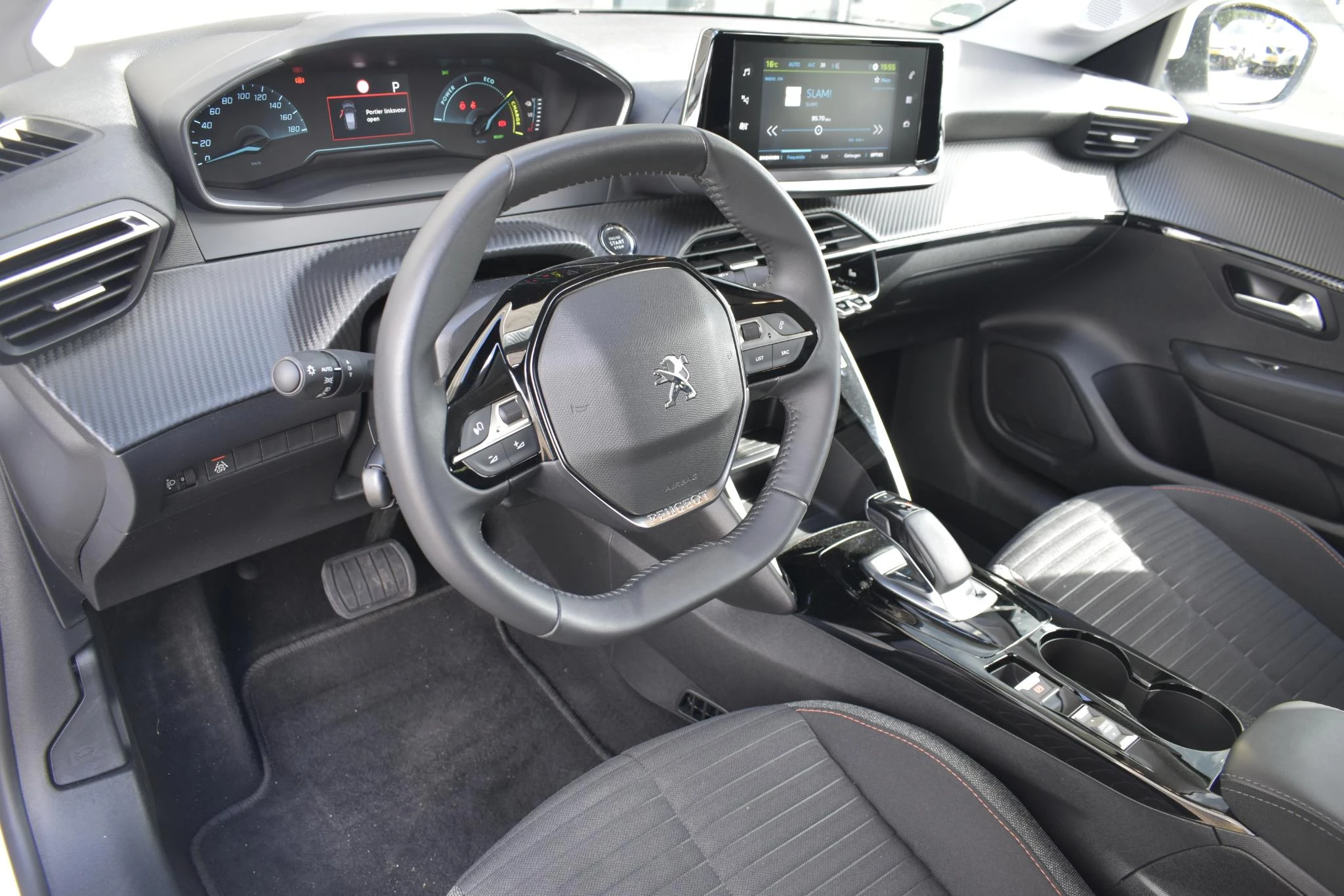 Hoofdafbeelding Peugeot e-208