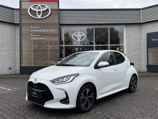 Hoofdafbeelding Toyota Yaris Toyota Yaris HYBRID 115 DYNAMIC STOEL/STUURVERW APPLE/ANDROID CLIMA PRIVACY-GLASS AD-CRUISE 16"LM-VELGEN