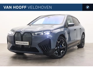 BMW iX xDrive40 High Executive / Sportpakket / Trekhaak / Panoramadak Sky Lounge / Comfort Access / Soft-Close / Laserlight / Harman Kardon / Parking Assistant Professional