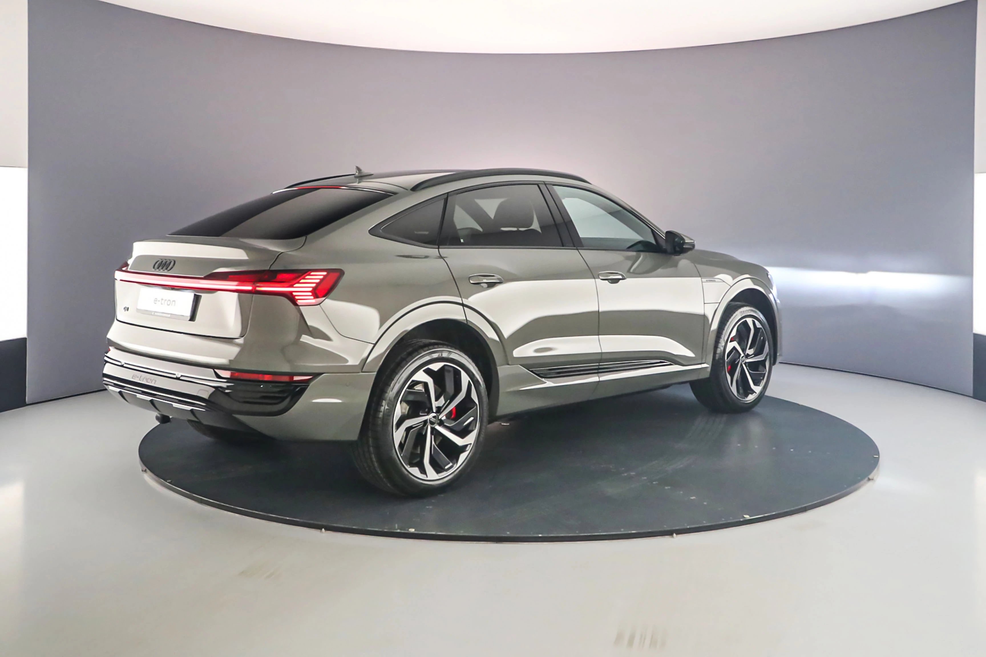 Hoofdafbeelding Audi Q8 Sportback e-tron