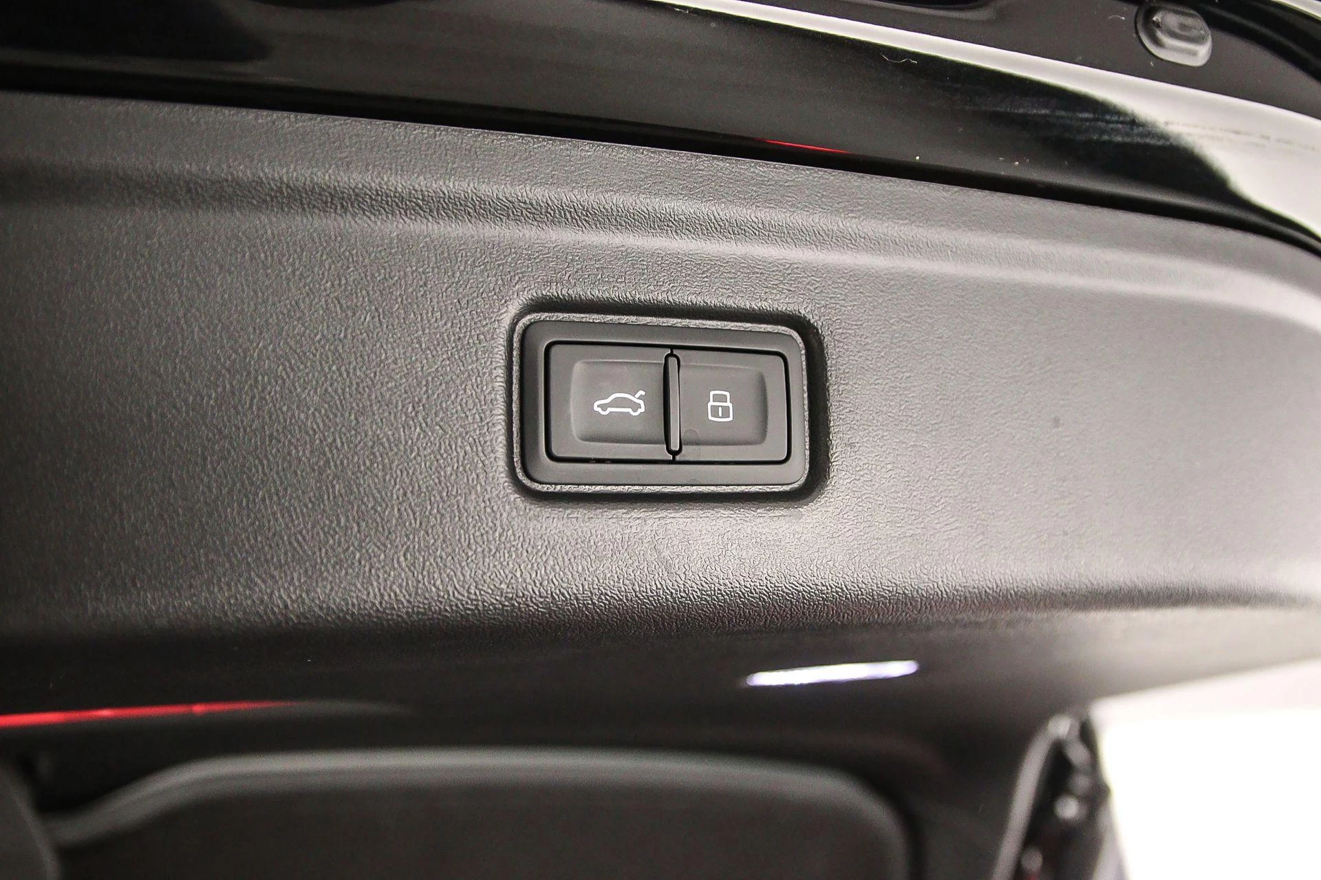 Hoofdafbeelding Audi A6 Avant e-tron