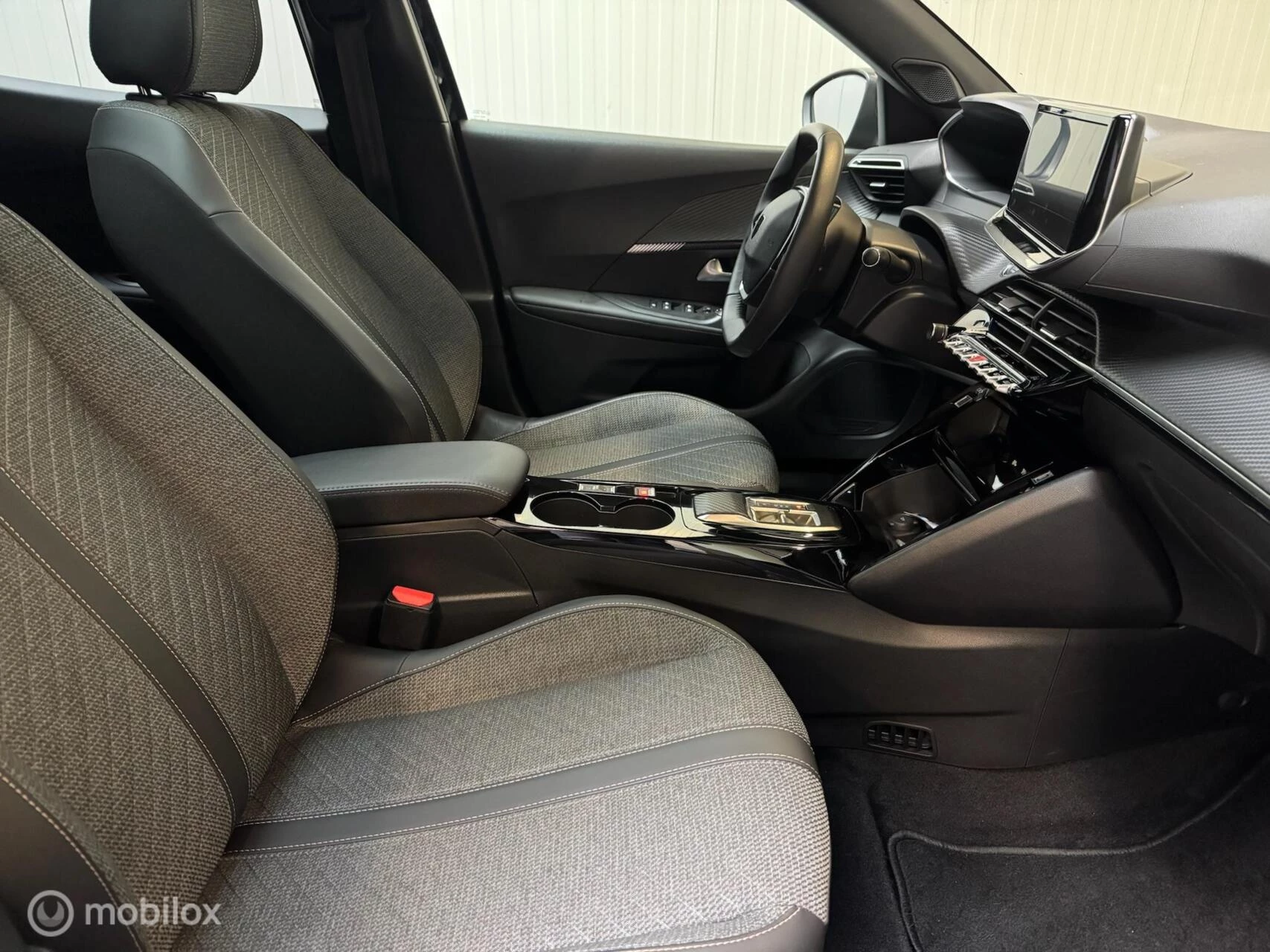 Hoofdafbeelding Peugeot e-2008