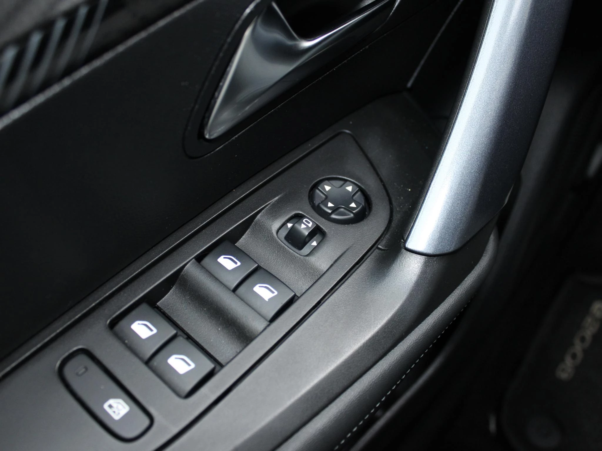 Hoofdafbeelding Peugeot e-2008