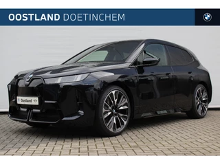 Hoofdafbeelding BMW iX BMW iX xDrive60 M Sport / Panoramadak Sky Lounge / Trekhaak / Bowers & Wilkins / Parking Assistant Professional / Soft-Close / Active Steering