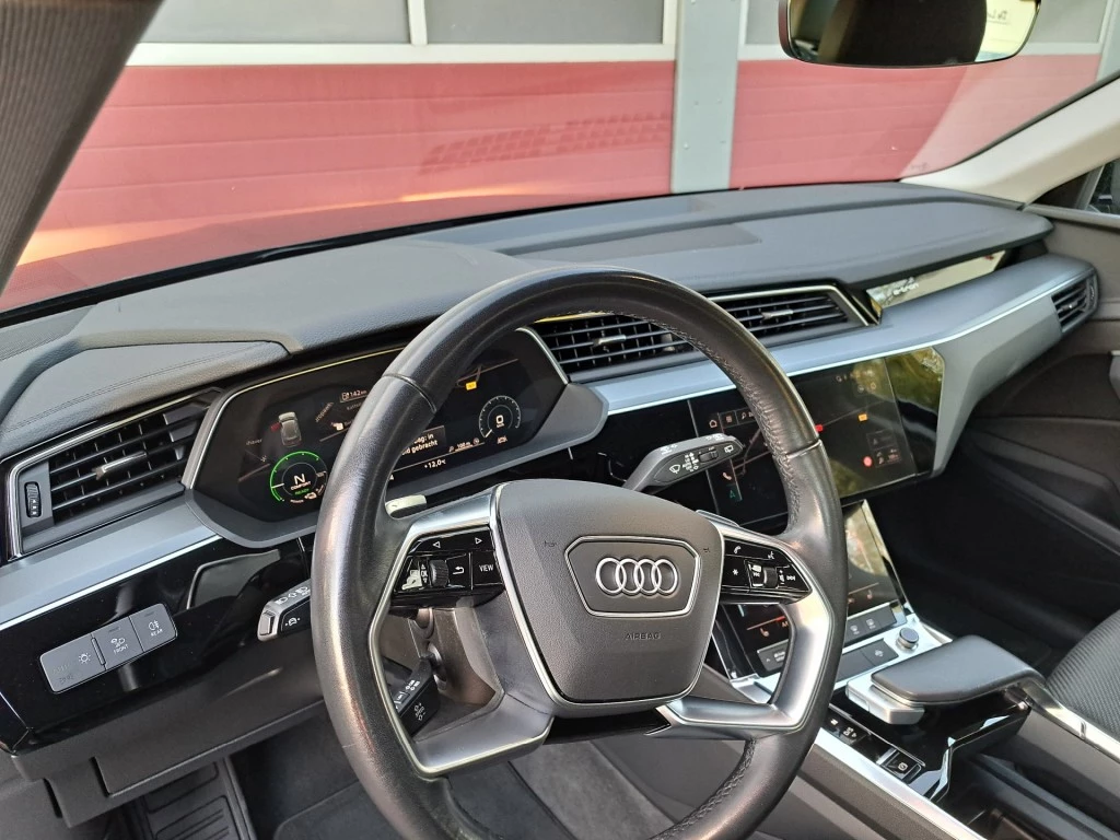 Hoofdafbeelding Audi e-tron