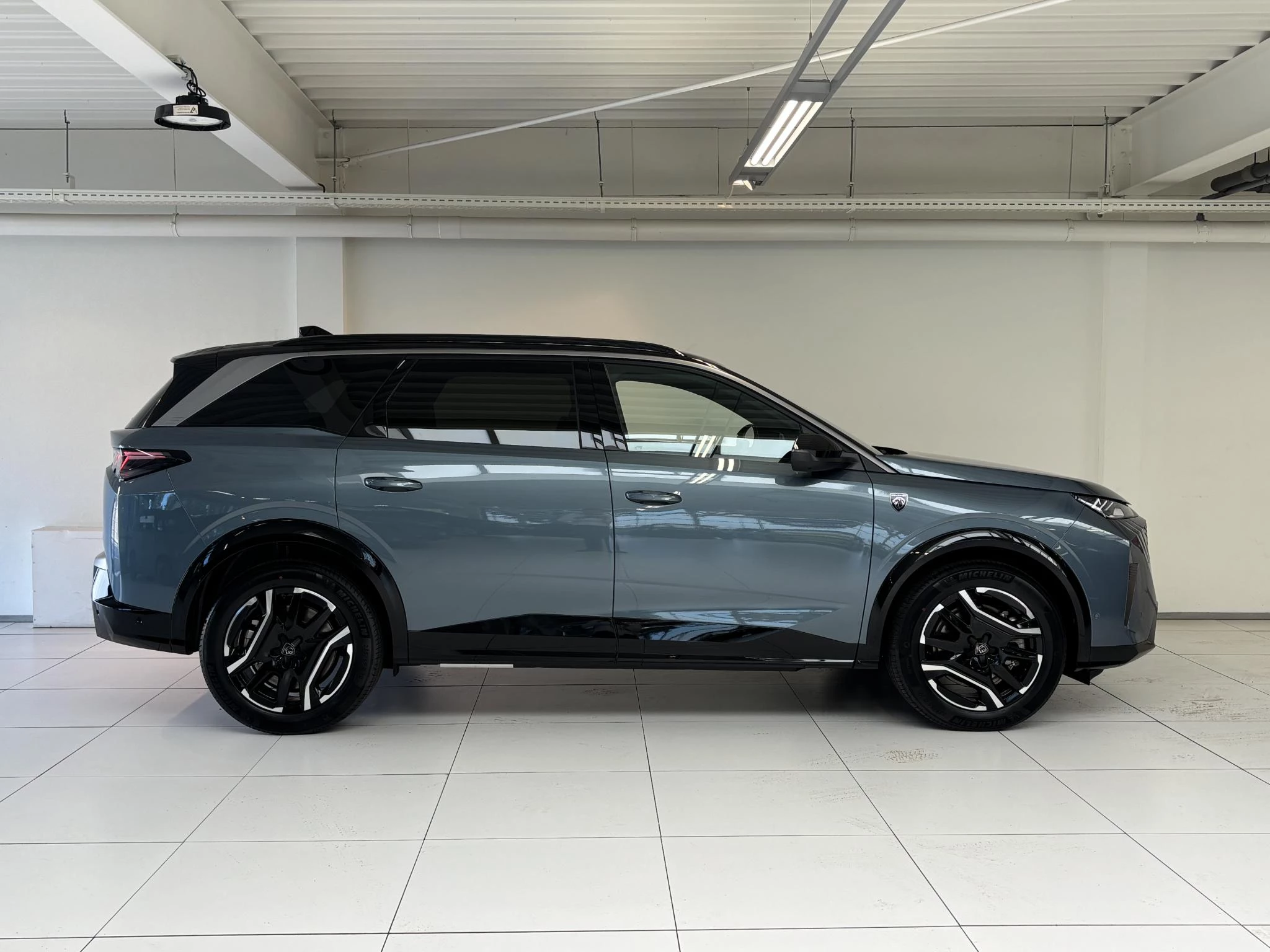 Hoofdafbeelding Peugeot e-5008