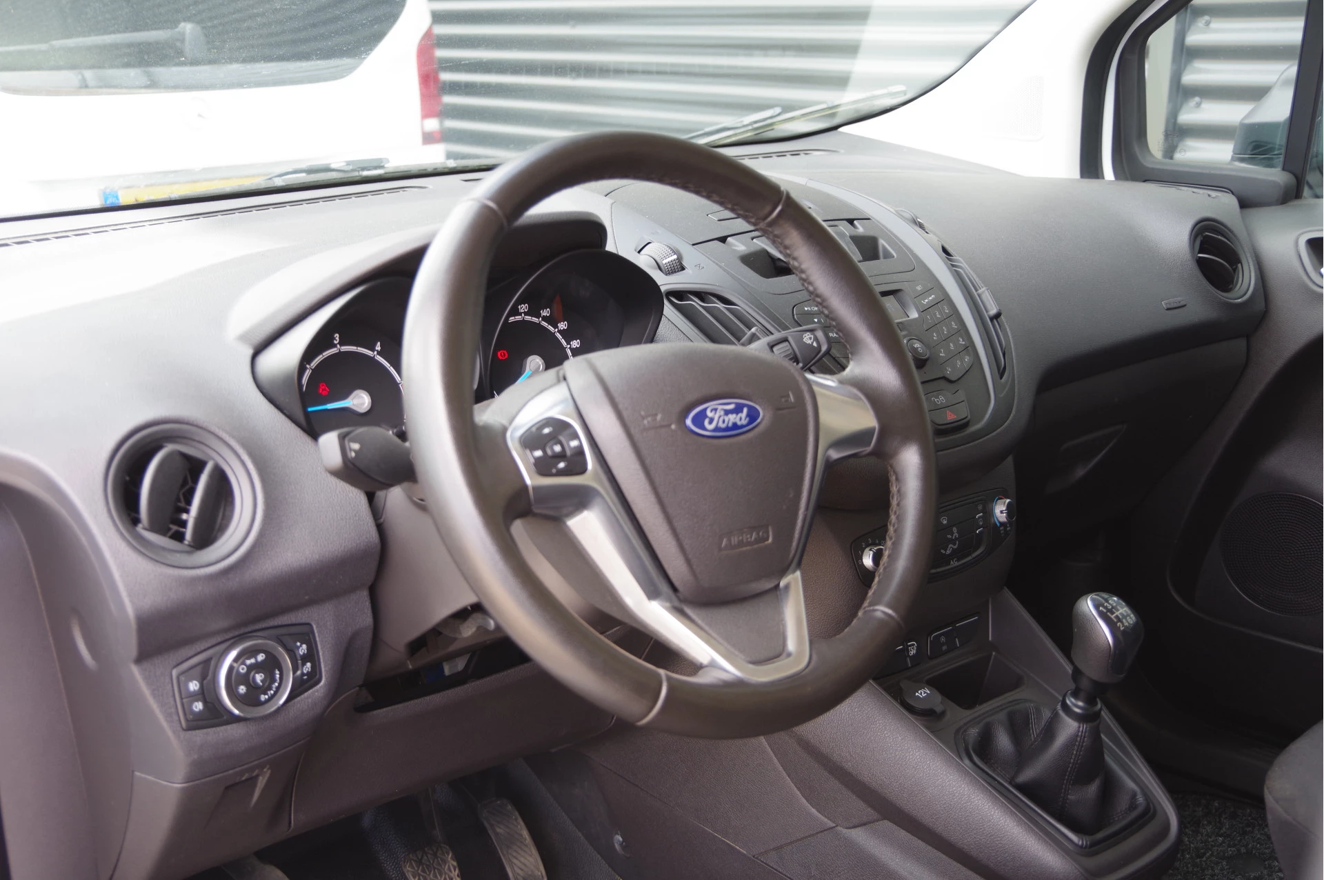 Hoofdafbeelding Ford Transit Courier