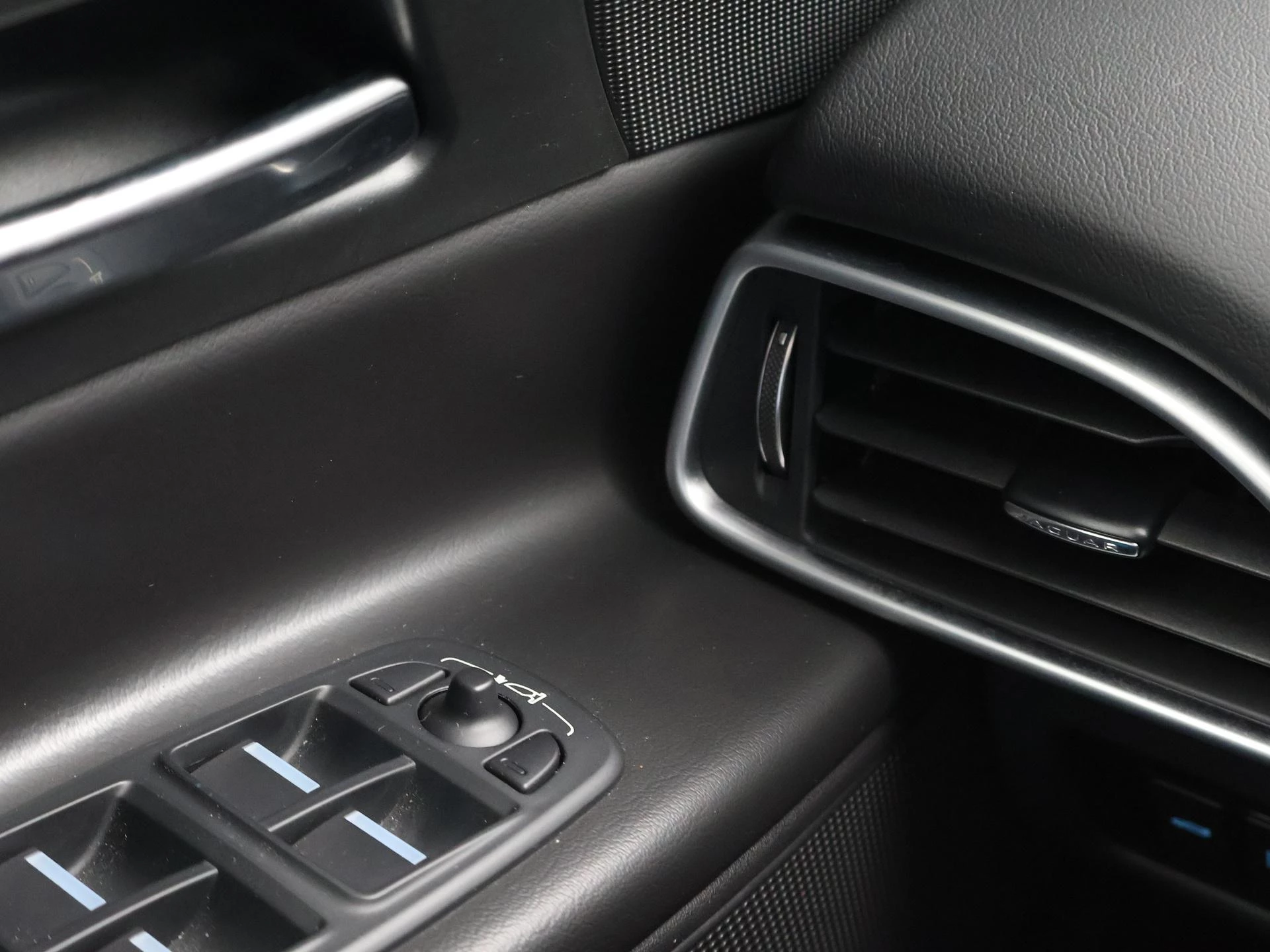 Hoofdafbeelding Jaguar XE