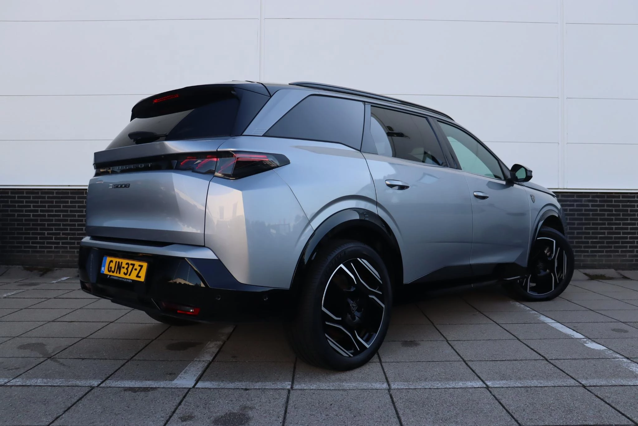 Hoofdafbeelding Peugeot e-5008