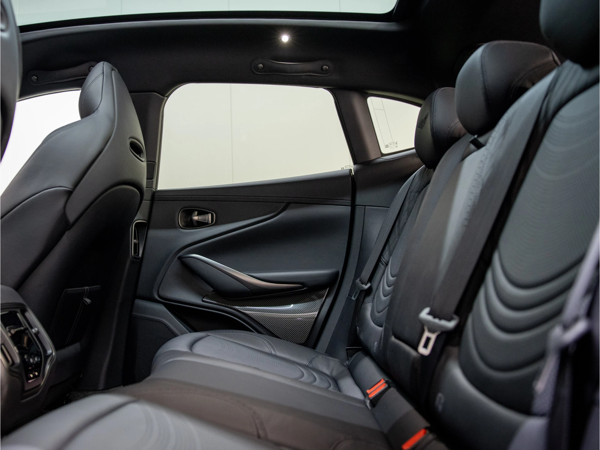 Hoofdafbeelding Aston Martin DBX