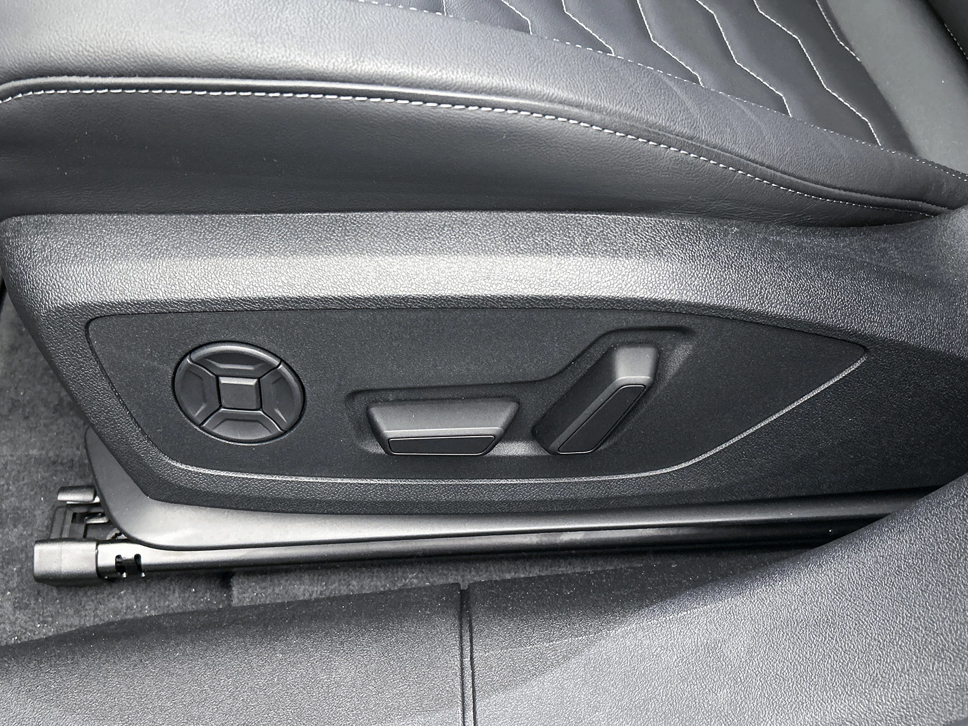 Hoofdafbeelding Audi A6 Avant e-tron