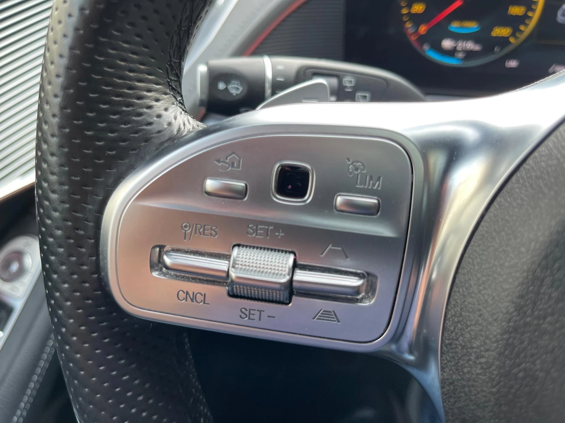 Hoofdafbeelding Mercedes-Benz EQC