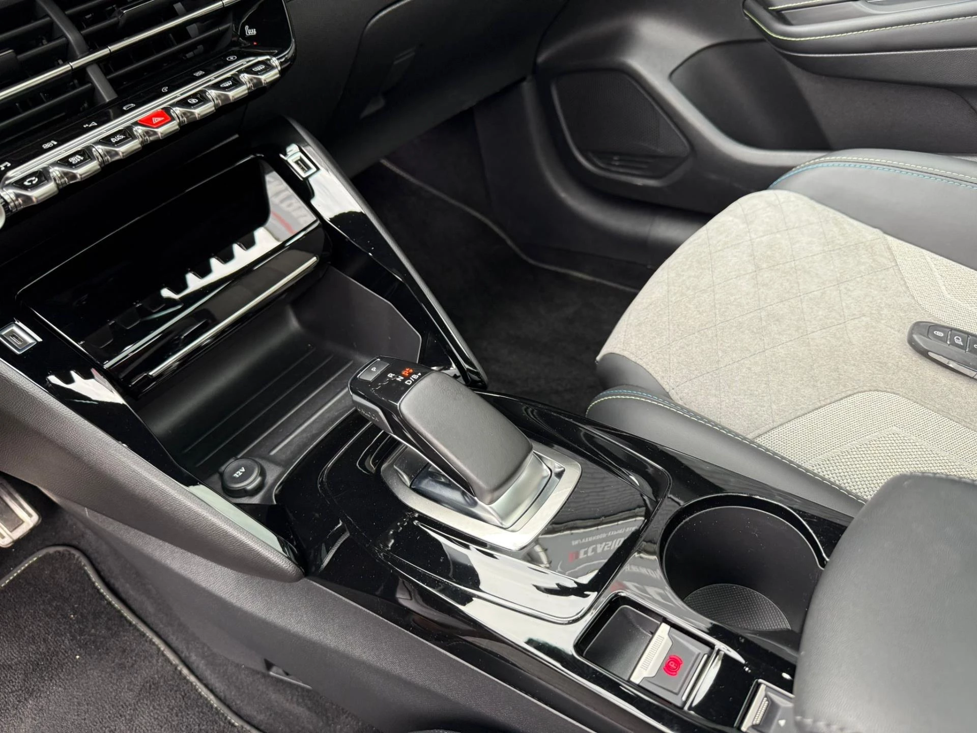 Hoofdafbeelding Peugeot e-208