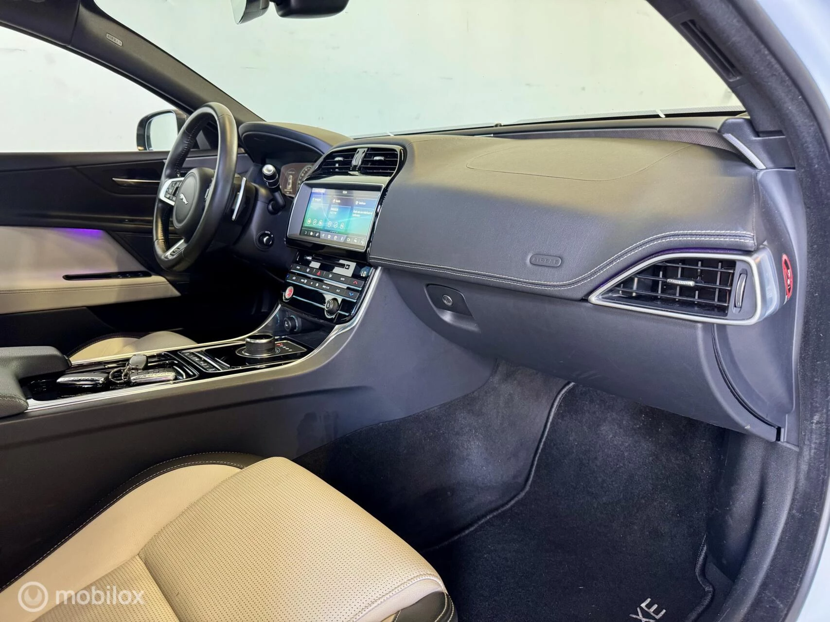 Hoofdafbeelding Jaguar XE