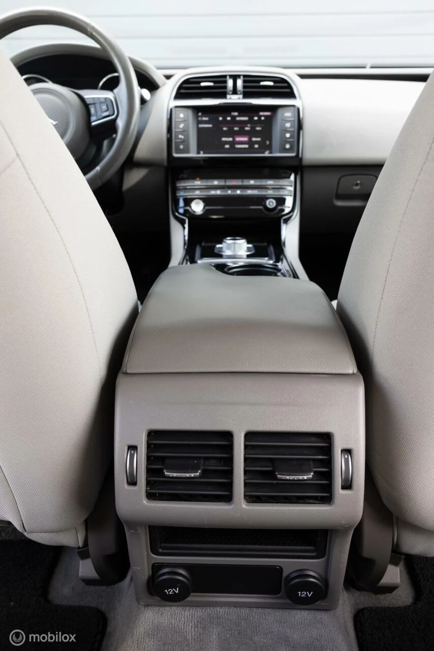 Hoofdafbeelding Jaguar XE