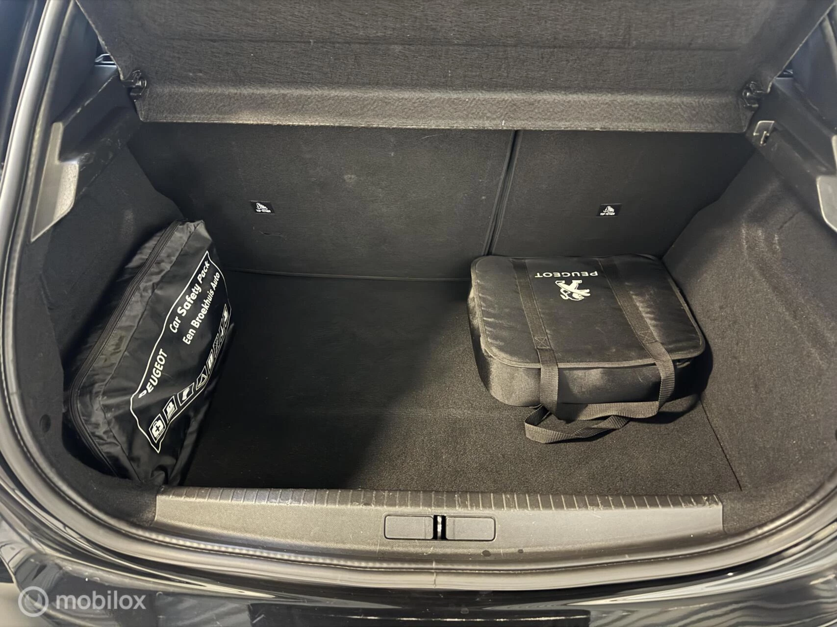 Hoofdafbeelding Peugeot e-208