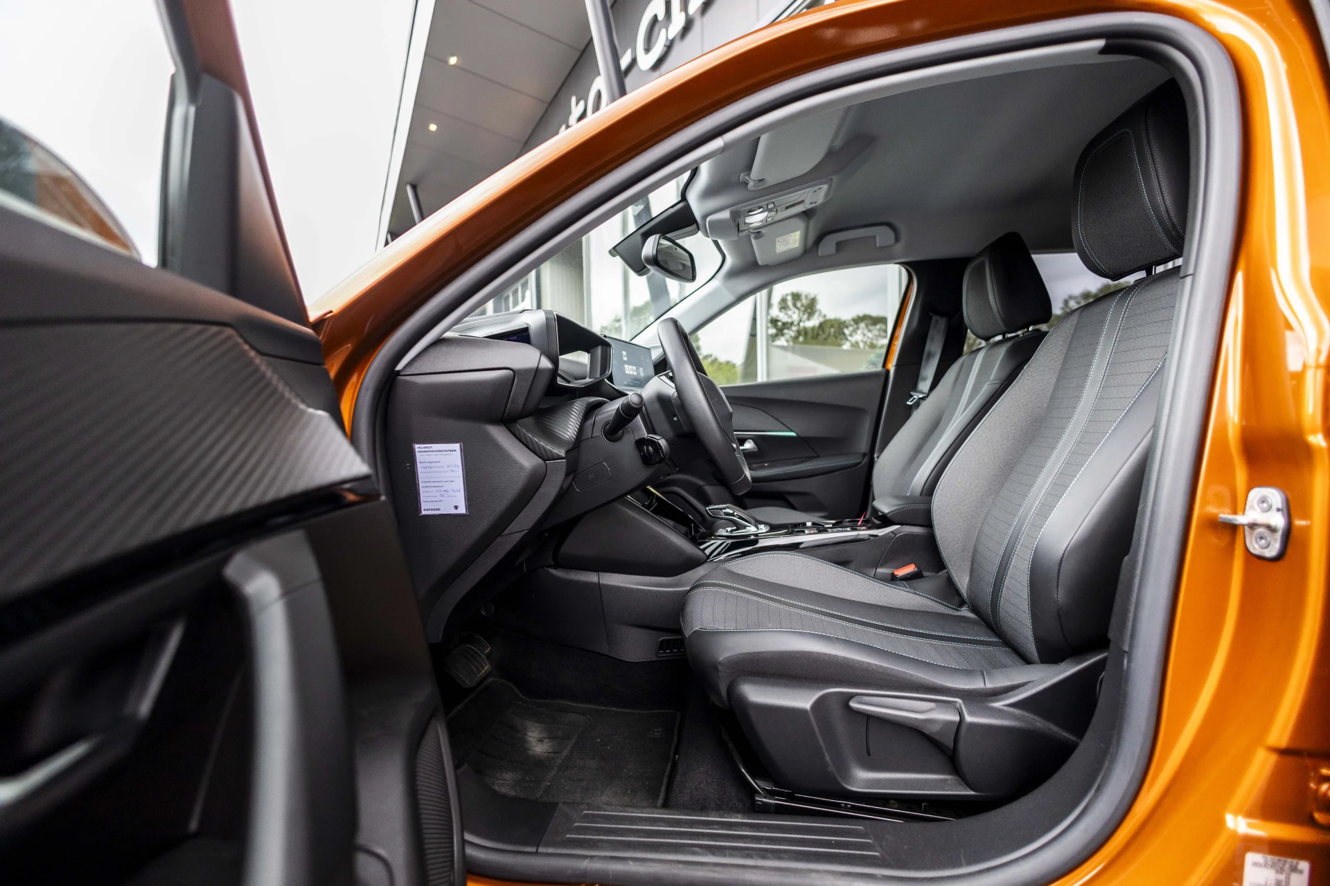 Hoofdafbeelding Peugeot e-2008