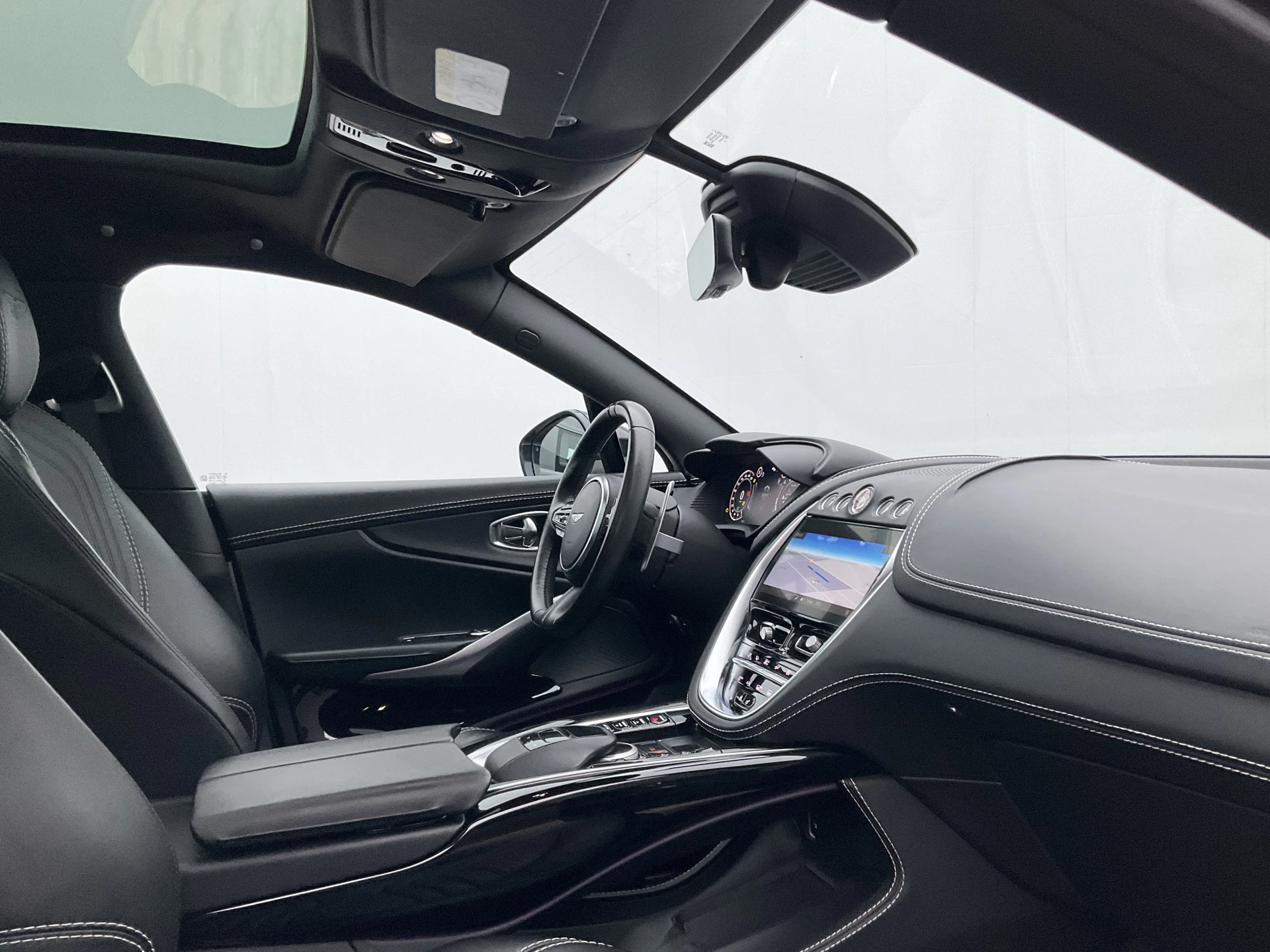 Hoofdafbeelding Aston Martin DBX