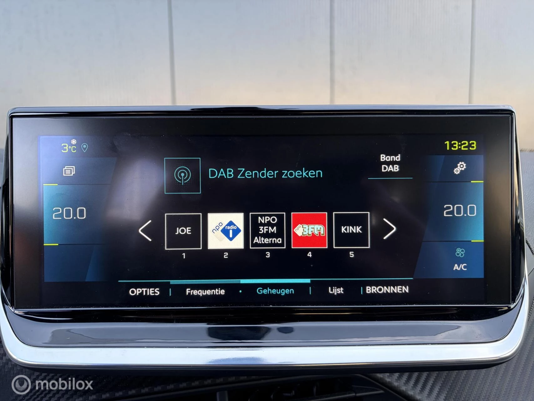 Hoofdafbeelding Peugeot e-208