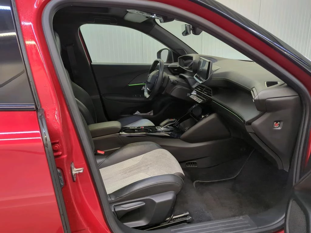 Hoofdafbeelding Peugeot e-2008