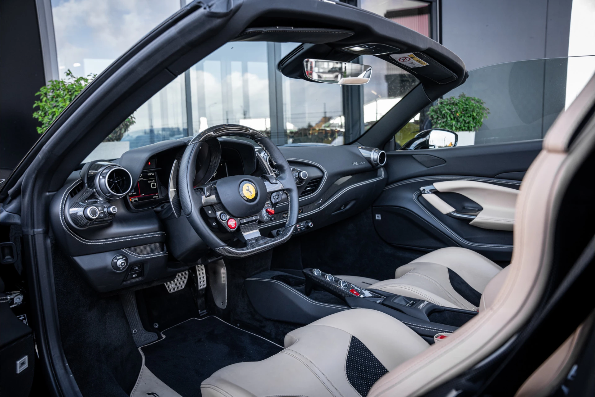 Hoofdafbeelding Ferrari F8 Spider