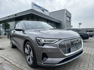 Hoofdafbeelding Audi e-tron Audi e-tron e-tron 55 quattro 95 kWh S-line Adapt-cruise | Pano-Dak | Trekhaak | Camera | NL-Auto |