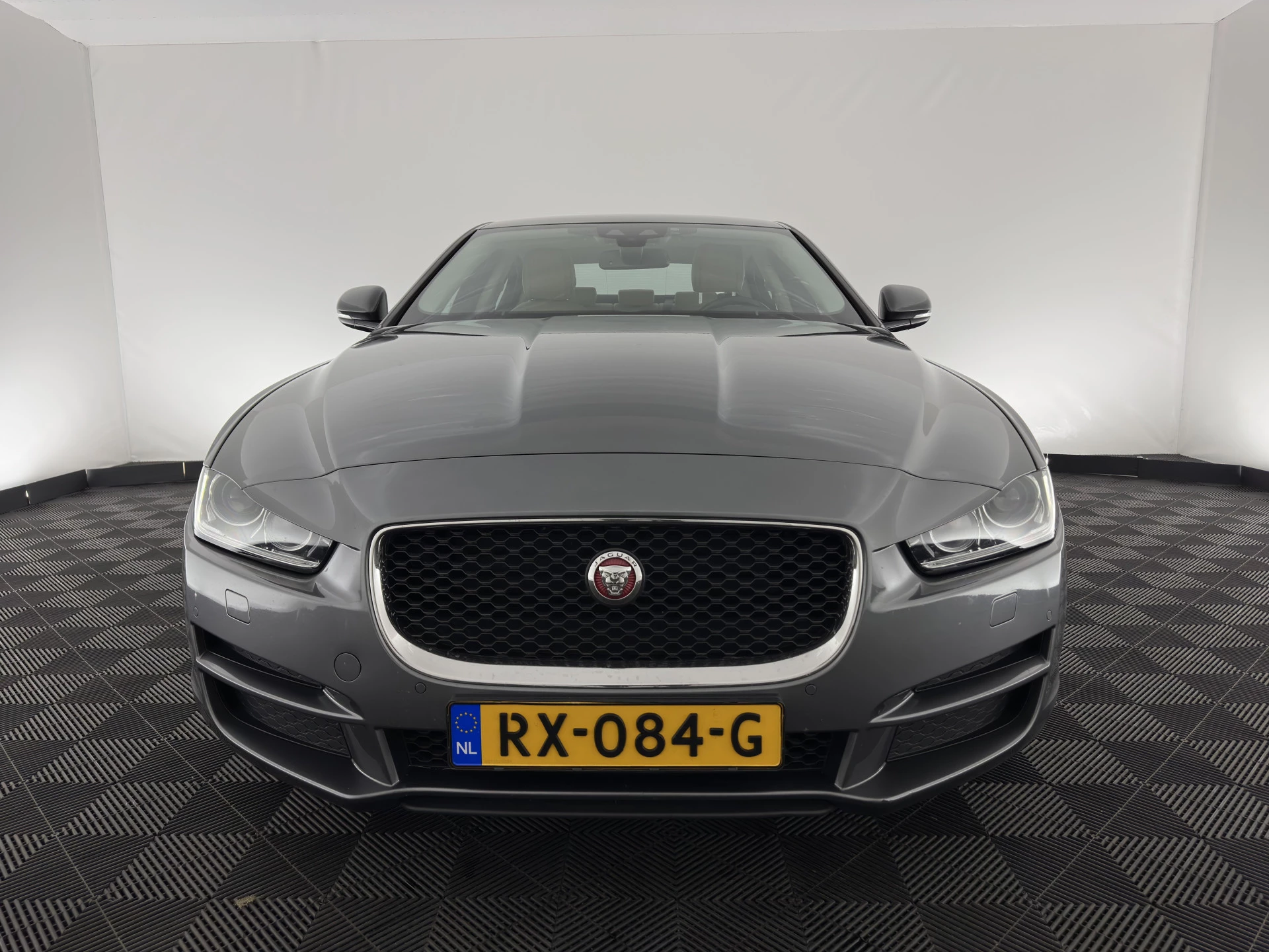 Hoofdafbeelding Jaguar XE