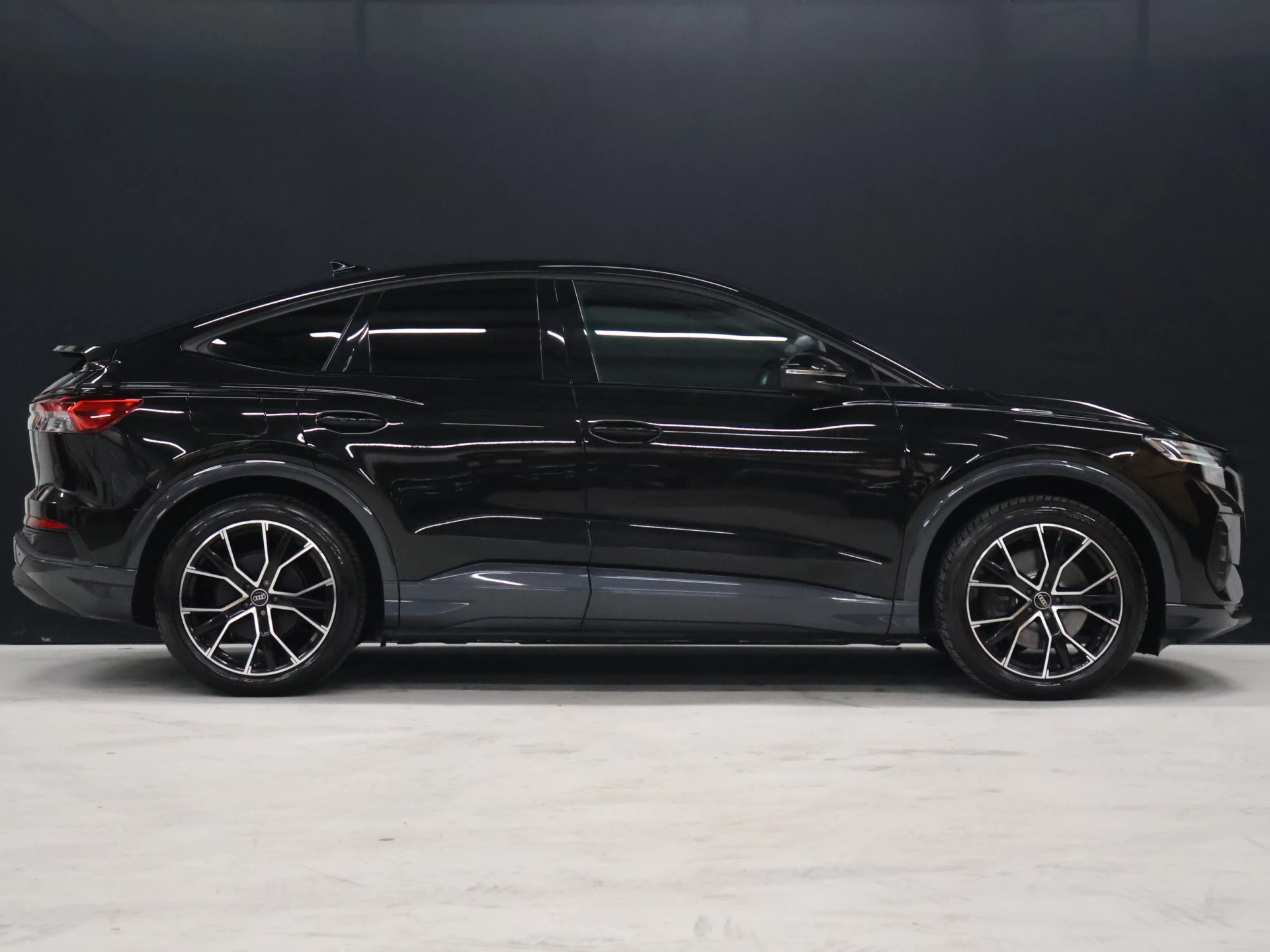 Hoofdafbeelding Audi Q4 Sportback e-tron