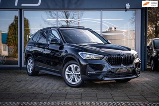 BMW X1 XDrive25e High Executive|93% SOH|Pano|Dealer Onderh|HUD|Apple CarPlay|Cam|LED|