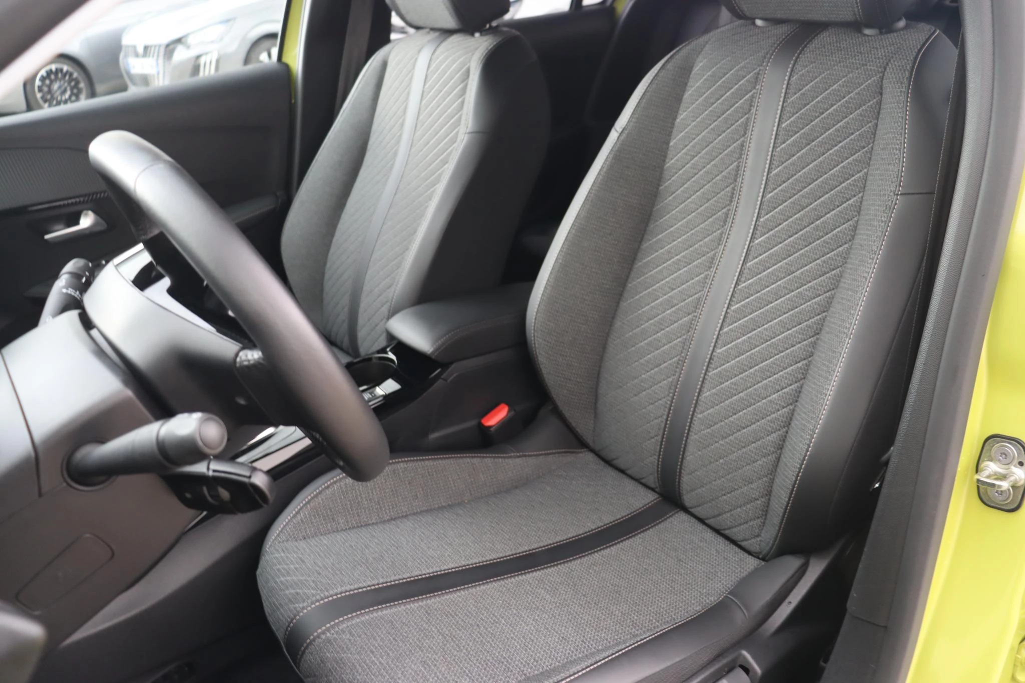 Hoofdafbeelding Peugeot e-208