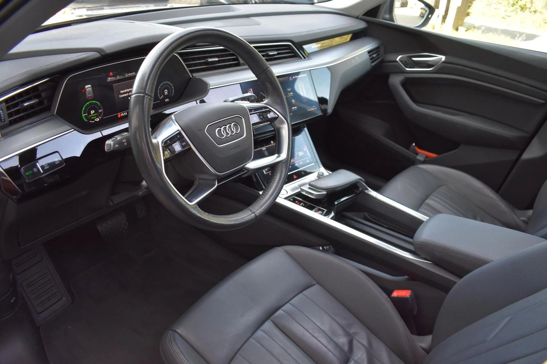 Hoofdafbeelding Audi e-tron