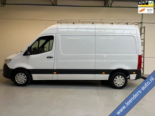 Mercedes-Benz Sprinter Automaat 211 2.2 CDI L2H2 3Persoons, Imperiaal + Trap, Kast, M-BUX, Trekhaak, RIJKLAARPRIJS! NETTE BUS!