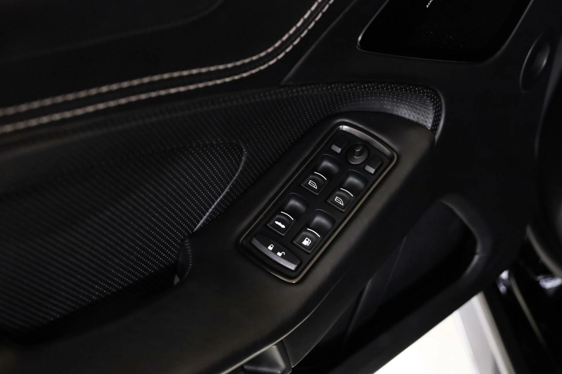 Hoofdafbeelding Aston Martin V12 Vanquish