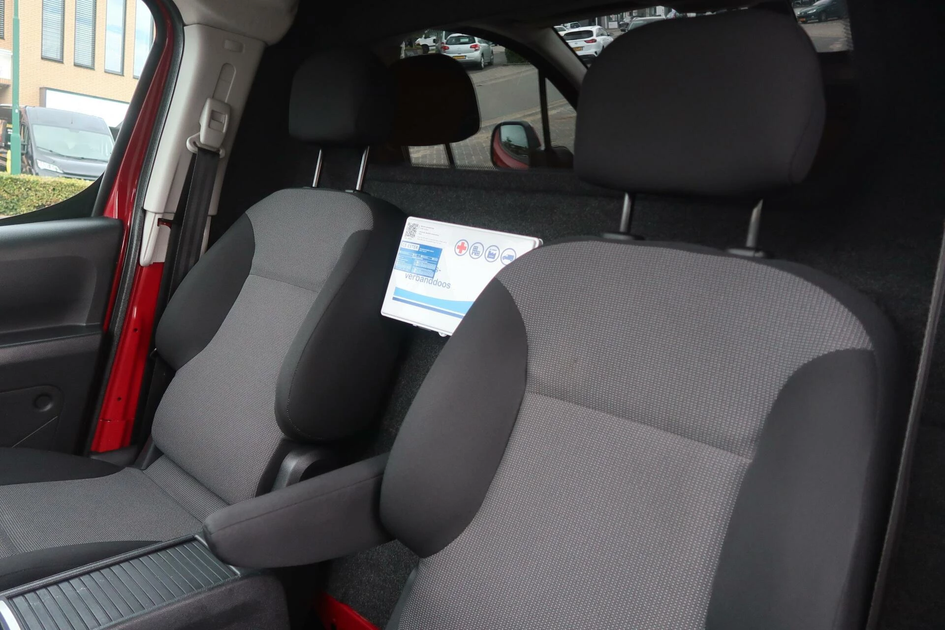 Hoofdafbeelding Peugeot Partner