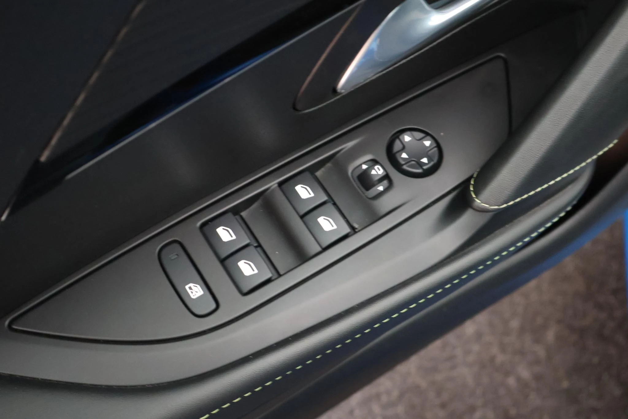 Hoofdafbeelding Peugeot e-208