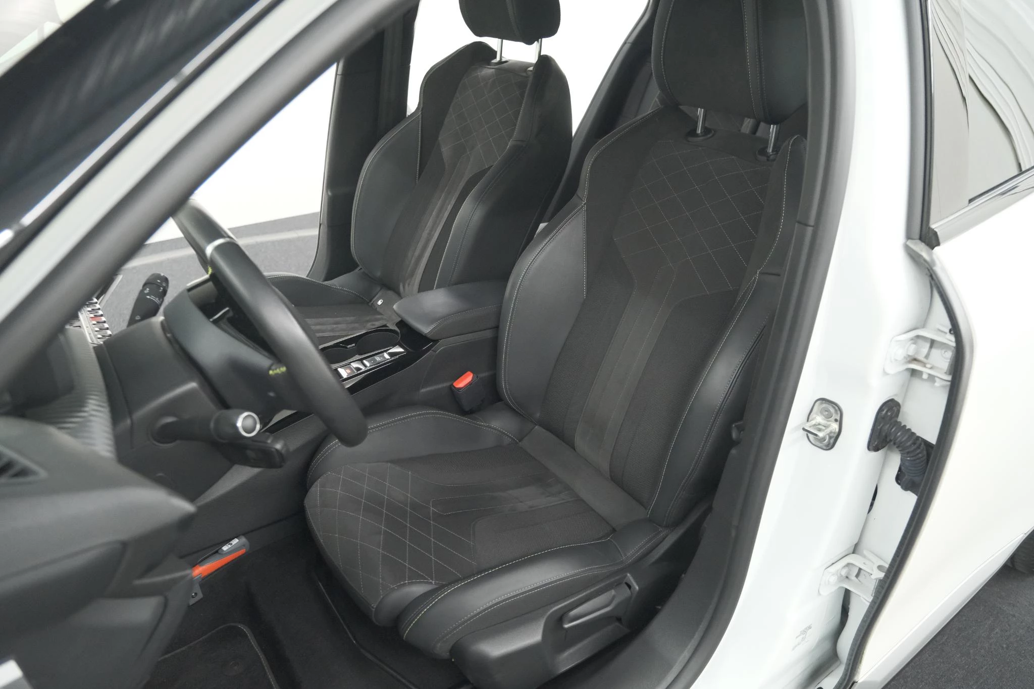 Hoofdafbeelding Peugeot e-2008